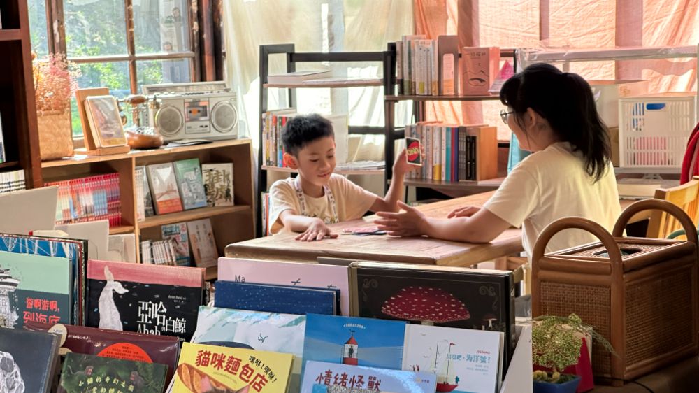 POETRIES-FROM-THE-BOOKSTORES-SOMEWHERE-I-BELONG_3