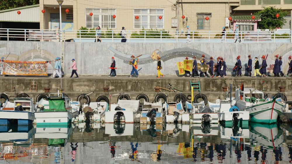 IN-THE-SAME-BOAT_1