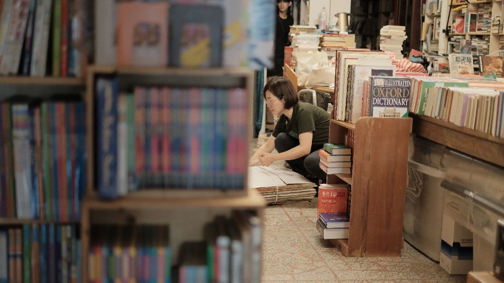 POETRIES-FROM-THE-BOOKSTORES-SOMEWHERE-I-BELONG_3