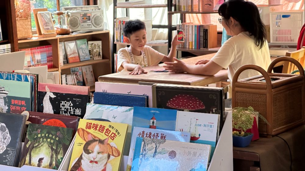 POETRIES-FROM-THE-BOOKSTORES-SOMEWHERE-I-BELONG_4