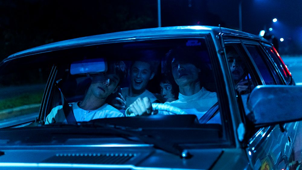 A-CONTROVERSIAL-ENTERTAINER_1