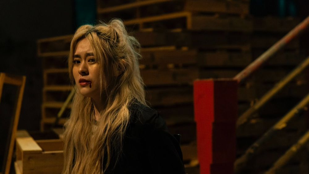 A-CONTROVERSIAL-ENTERTAINER_2