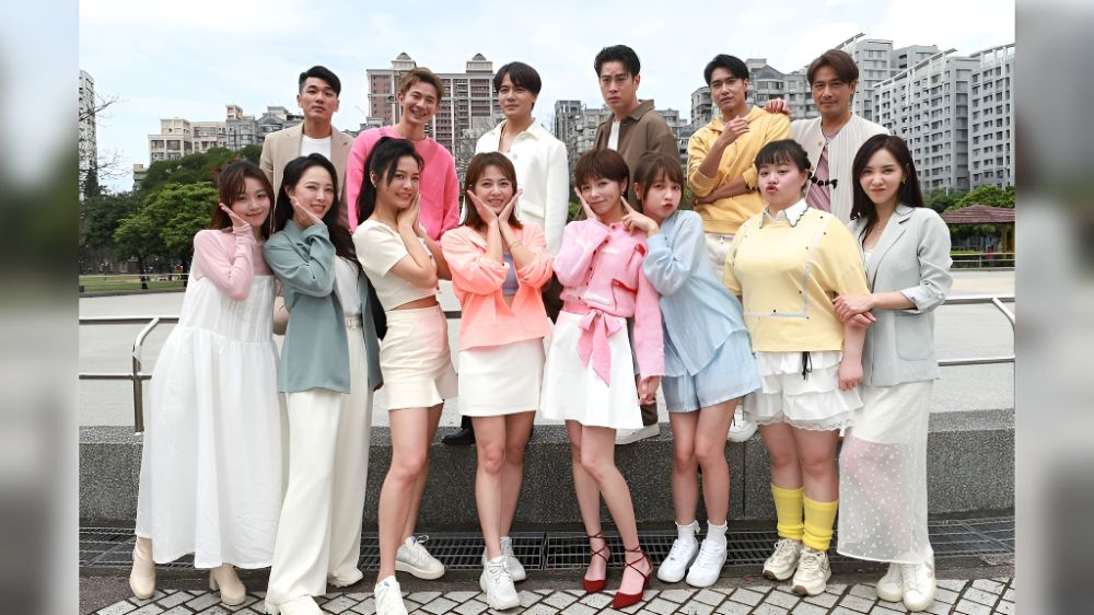 EVERYBODY-NEEDS-LUCKY_3