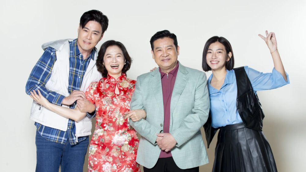 EVERYBODY-NEEDS-LUCKY_4