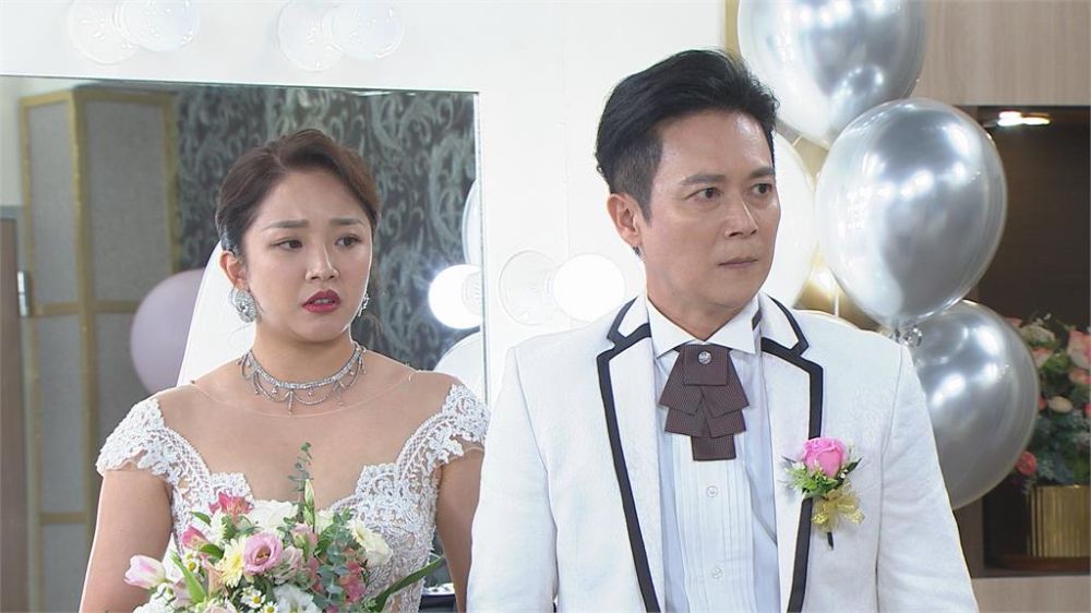 EVERYBODY-NEEDS-LUCKY_5