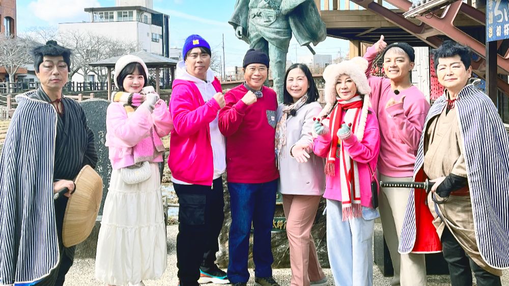 GO-LETS-TRAVEL-ABROAD_1