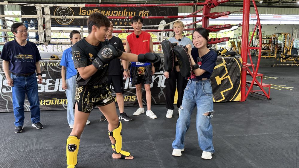 GO-LETS-TRAVEL-ABROAD_3