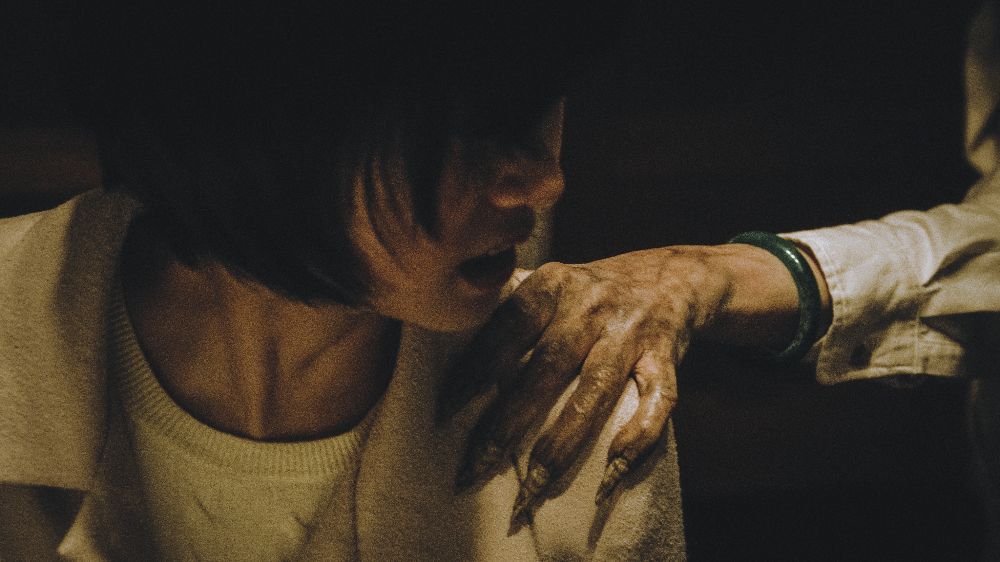 HOLD-TO-DEATH-HAND-IN-HAND_5