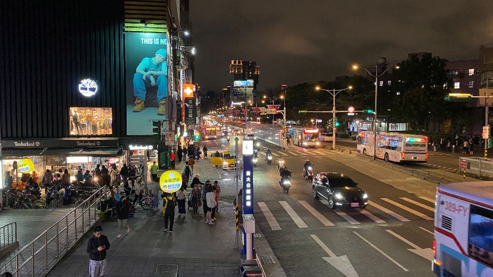 THE-ACCIDENTAL-POLITICIAN_3