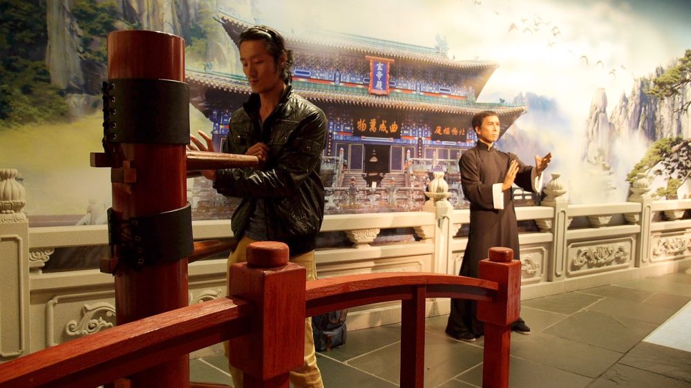 THE-EXTRAS-JOURNEY_2