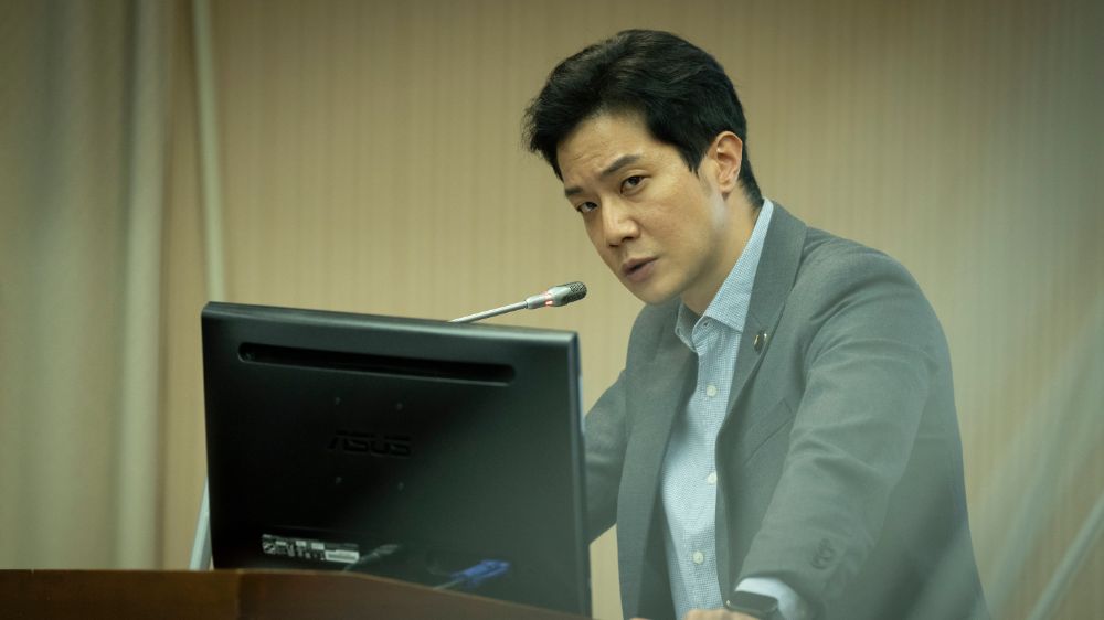 THE-WORLD-BETWEEN-US-II_2