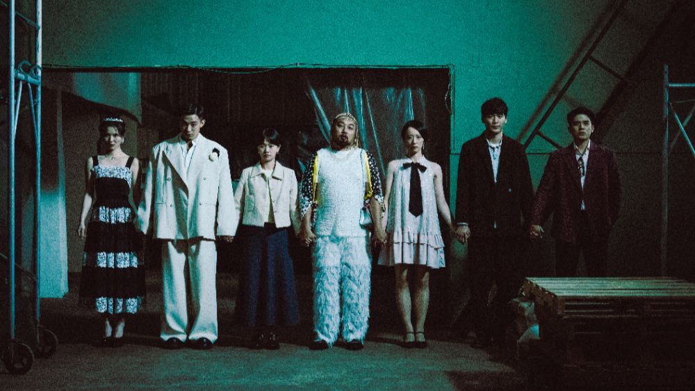 HOLD-TO-DEATH-HAND-IN-HAND_1