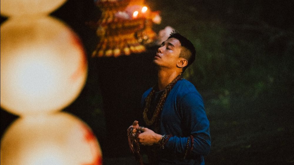 HOLD-TO-DEATH-HAND-IN-HAND_4