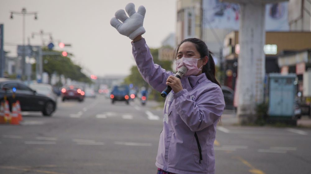 THE-ACCIDENTAL-POLITICIAN_1