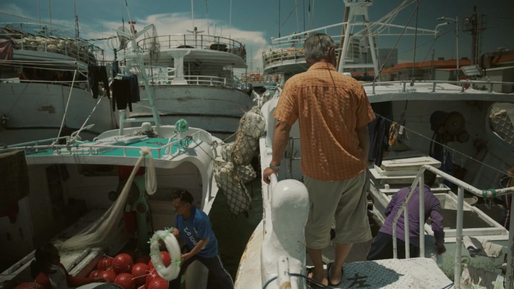 UNDER-THE-SAME-BOAT_5