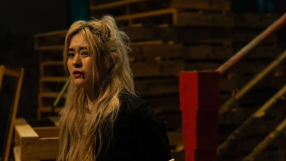 A-CONTROVERSIAL-ENTERTAINER_3