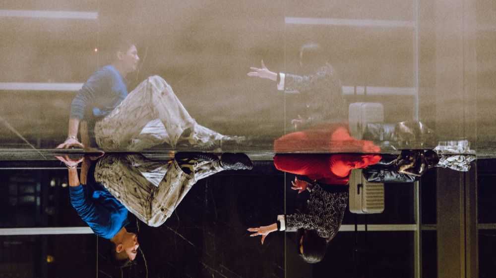 HOLD-TO-DEATH-HAND-IN-HAND_3