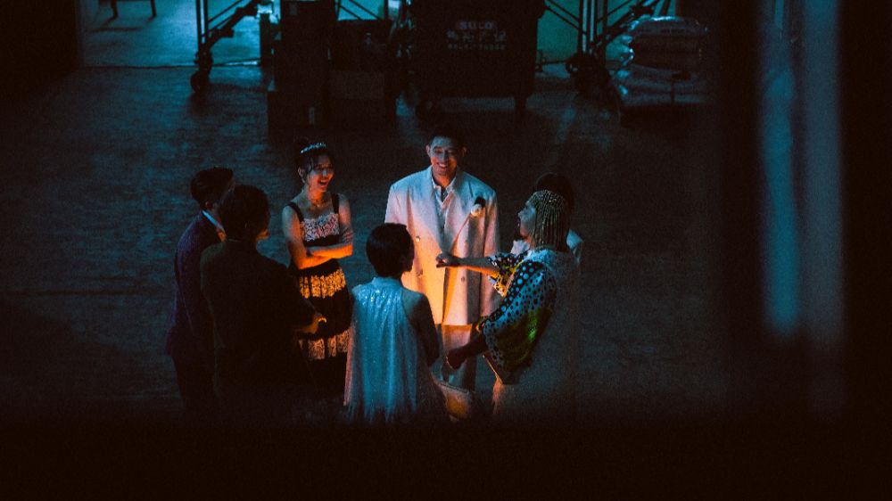 HOLD-TO-DEATH-HAND-IN-HAND_5