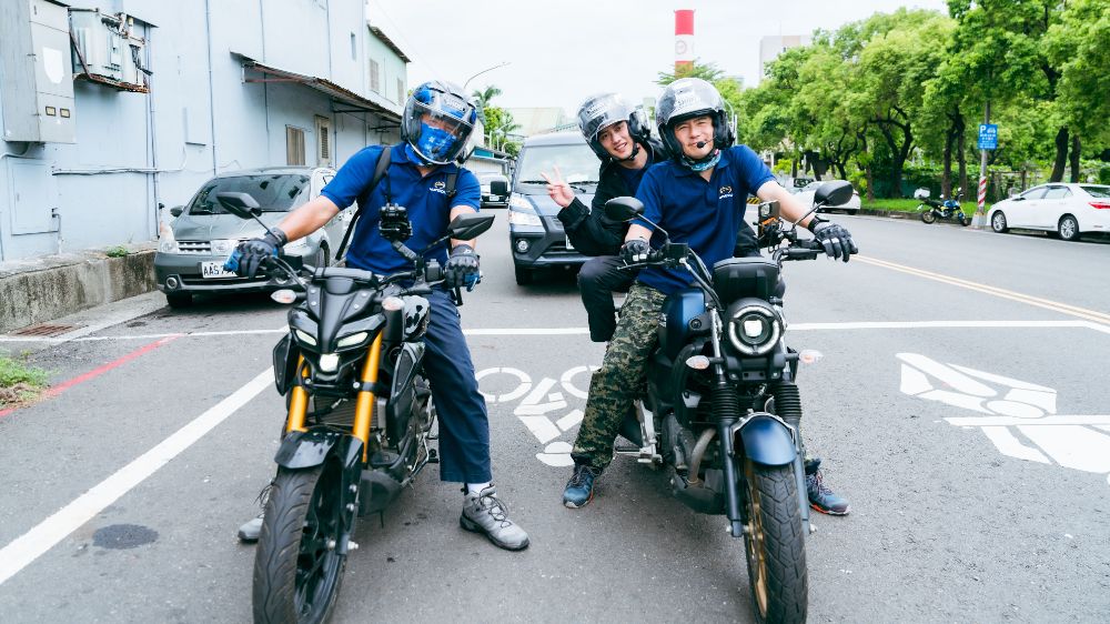 OJISAN-ON-THE-ROAD_1