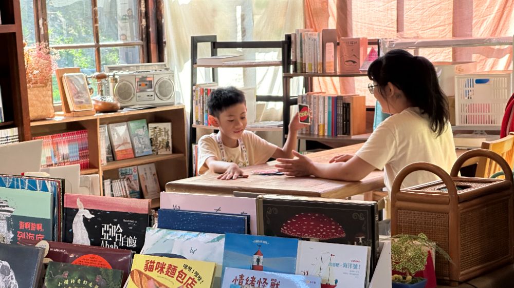 POETRIES-FROM-THE-BOOKSTORES-SOMEWHERE-I-BELONG_4