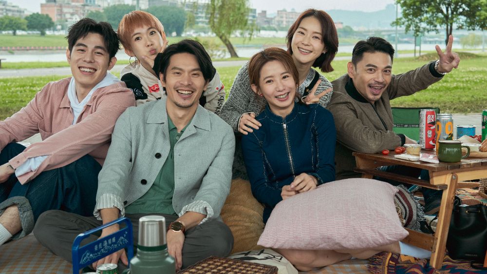 THE-ACCIDENTAL-INFLUENCER-LOVE-ME-IF-YOU-DARE_2