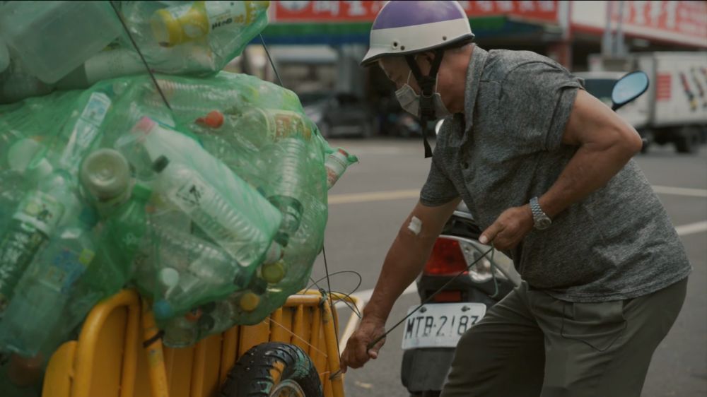 UNDER-THE-SAME-BOAT_3