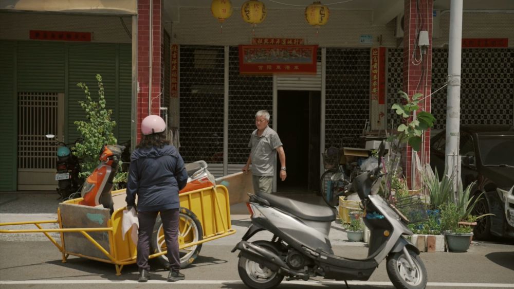 UNDER-THE-SAME-BOAT_4