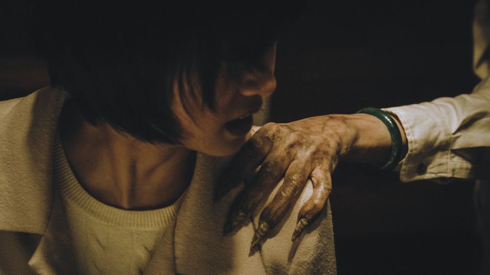 HOLD-TO-DEATH-HAND-IN-HAND_5